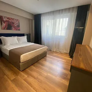 Hotel The Royals, Smirne